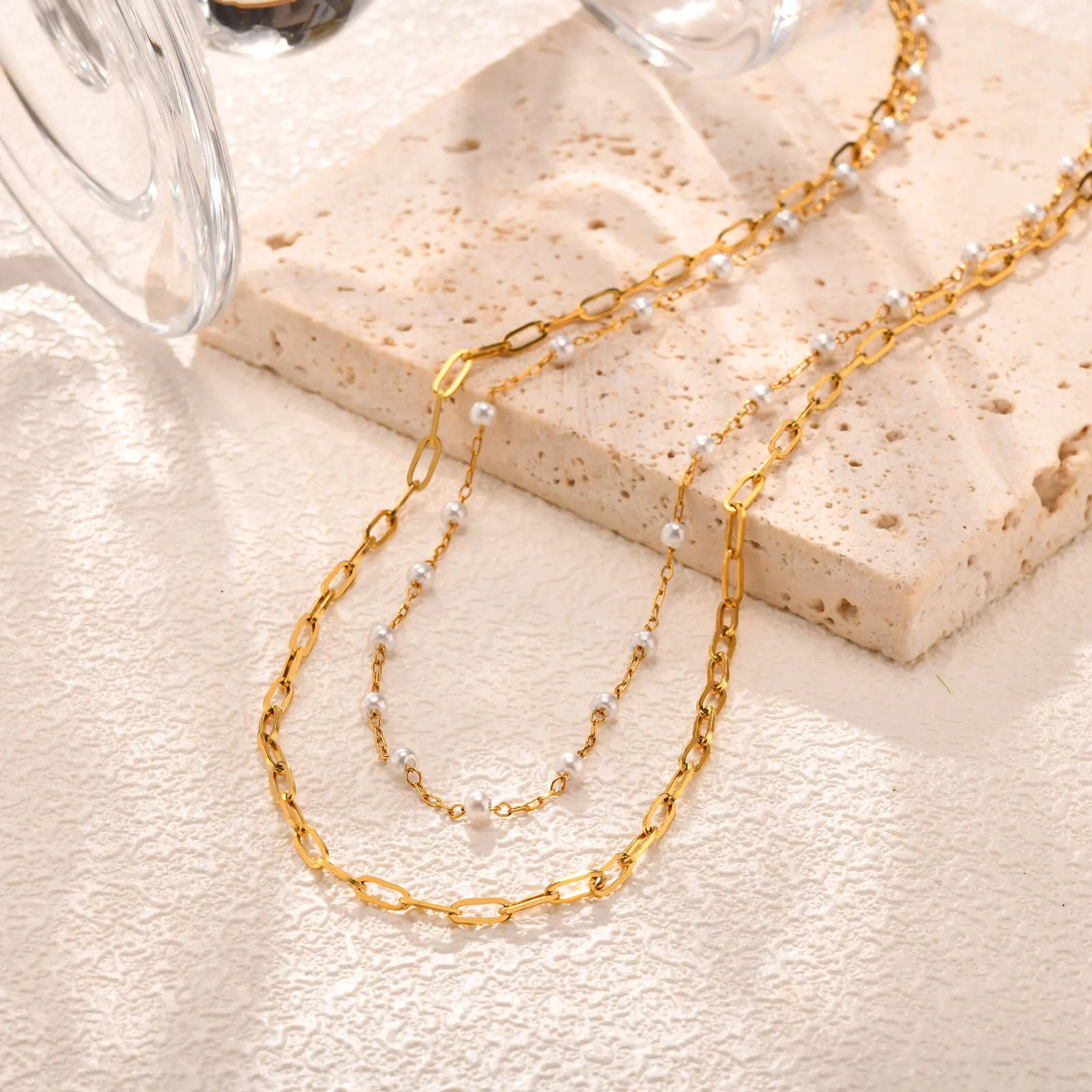 Immagine 5: Collana impilabile Statement per donna, collana girocollo con graffetta e catena di perle, gioielli a strati durevoli ipoallergenici