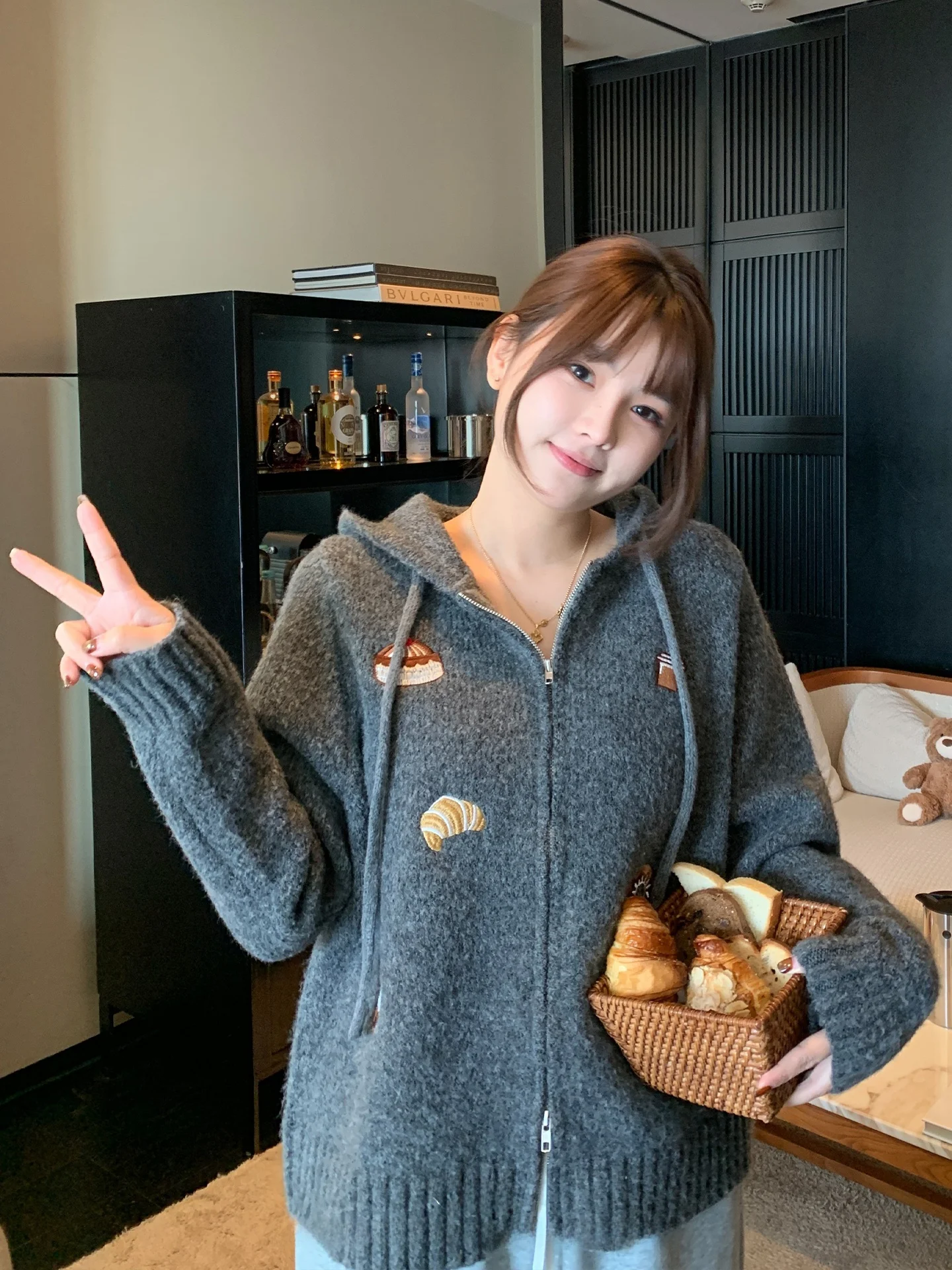 

Новинка: Женский повседневный утепленный вязаный кардиган с капюшоном и объемной вышивкой, большие размеры, длинный рукав, зимний свитер