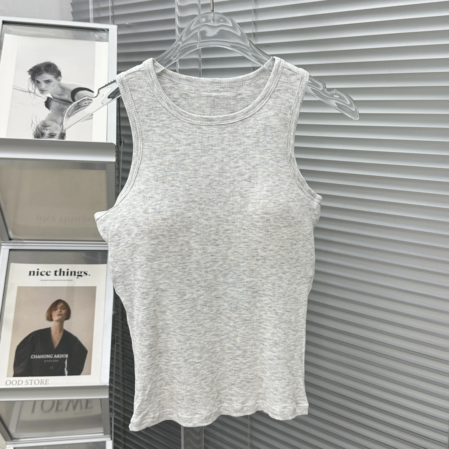 レディース スポーツ ヨガ トップ スリム フィット ベスト 内蔵パッド入り アウトドア スリーブ ラウンドネック Y字型肩紐 ベース インナー ウェア