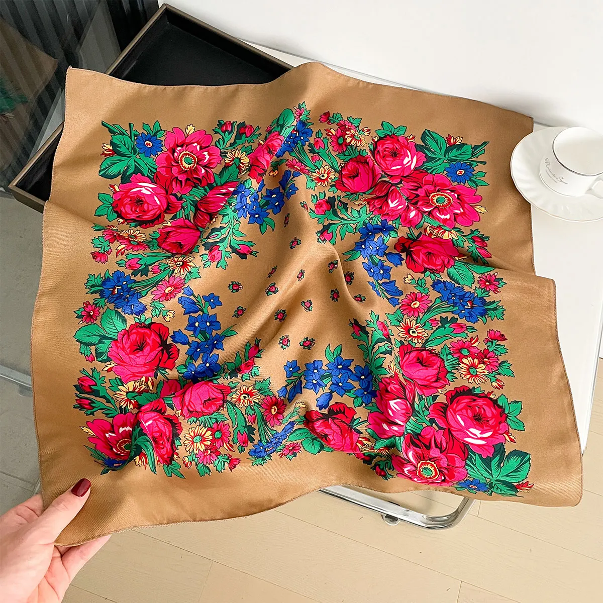 2025 Neueste 70 cm Baumwolle Blumendruck Frauen Bandanas Quadratischer Schal Mädchen Stirnband Zubehör Taschentuch Halstuch Haarschal – Detail 20