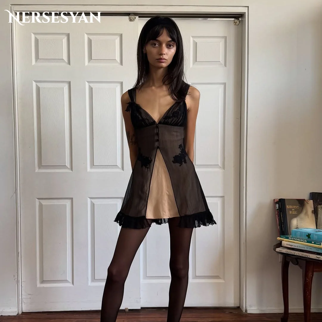 

Nersesyan Sexy Lace Short Prom Dresses Black Appliques V Neck Ruched Mini Dress Sleeveless Birthday Party Gowns 2026 Customized