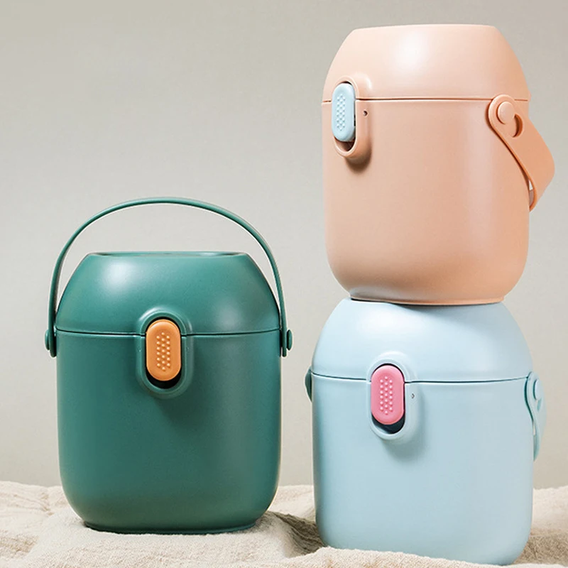 

Baby snack storage box, portable for on-the-go food, with spoon and divided compartments, suitable for travel and picnics