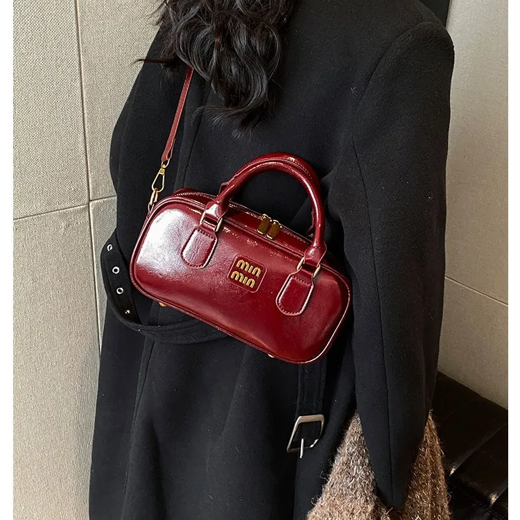 

Luxury 2025 Women's Shoulder Bag, Vintage Inspired Quilted Purse, Multi-Functional Casual Shopper for Weekend & Travel​