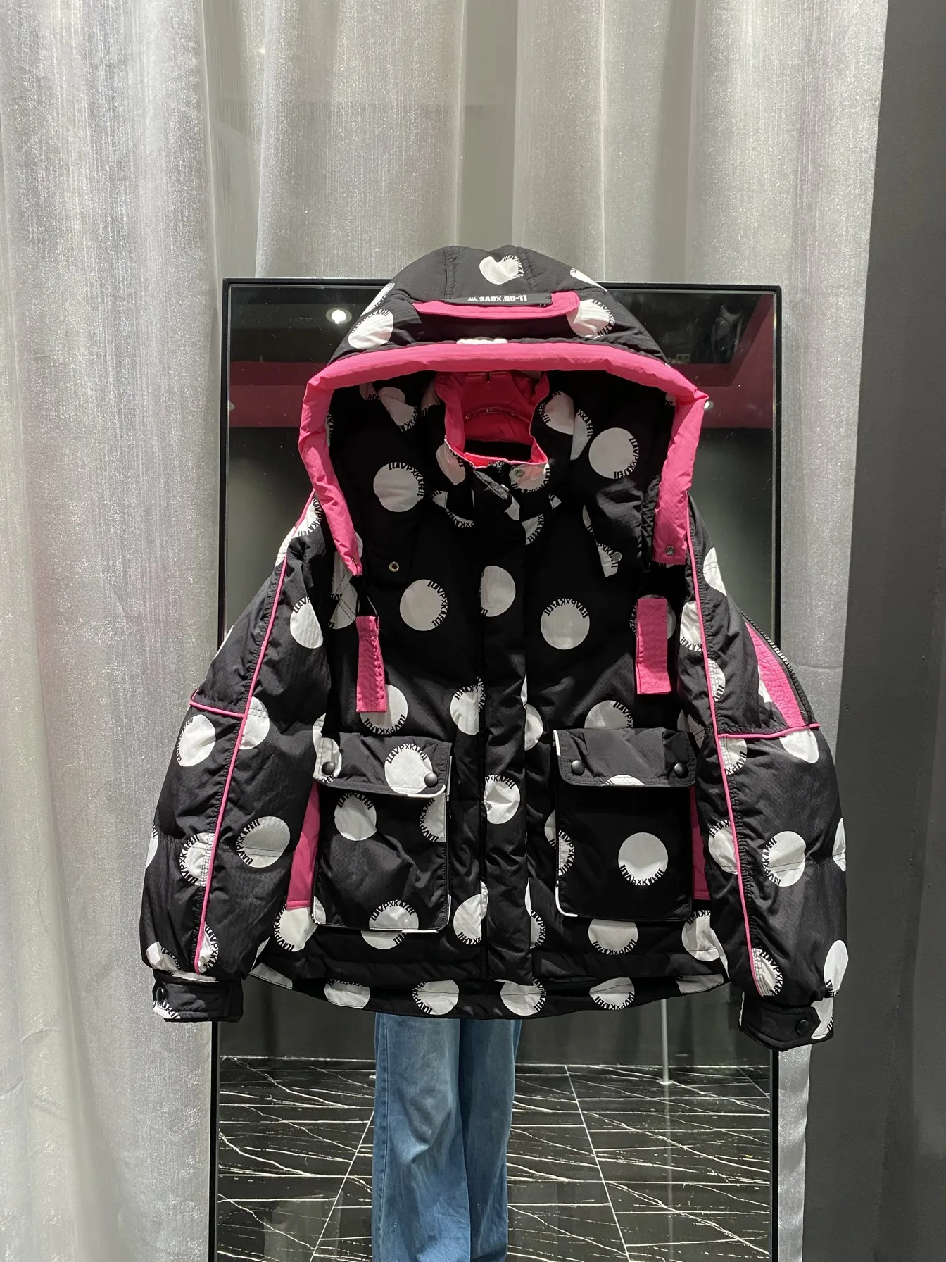 سترة على الطراز الكوري مطبوعة منقط باللون الأبيض للنساء لشتاء 2025 سترة جديدة سميكة ونحيفة بقلنسوة للنساء #6