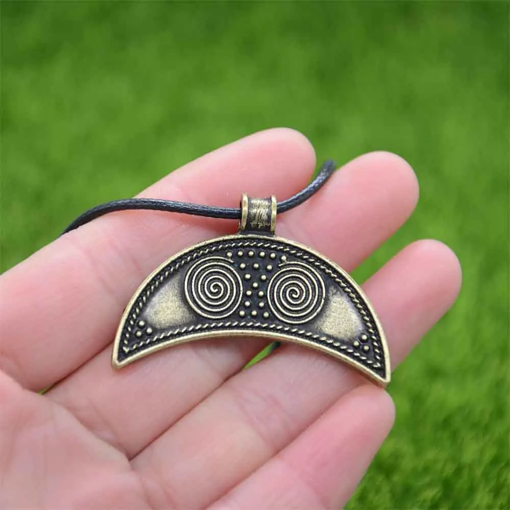 Nostalgia Slavic Pendant Lunula Symbol Crescent Moon Good Luck Charm Necklace Womens Mens Jewlery