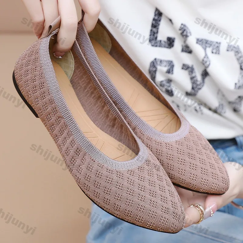 

2025 Summer New Women's Fly Weave Shoes Pointed Breathable Casual Shoes Lightweight Fashion Comfortable Slip on Women's Flats