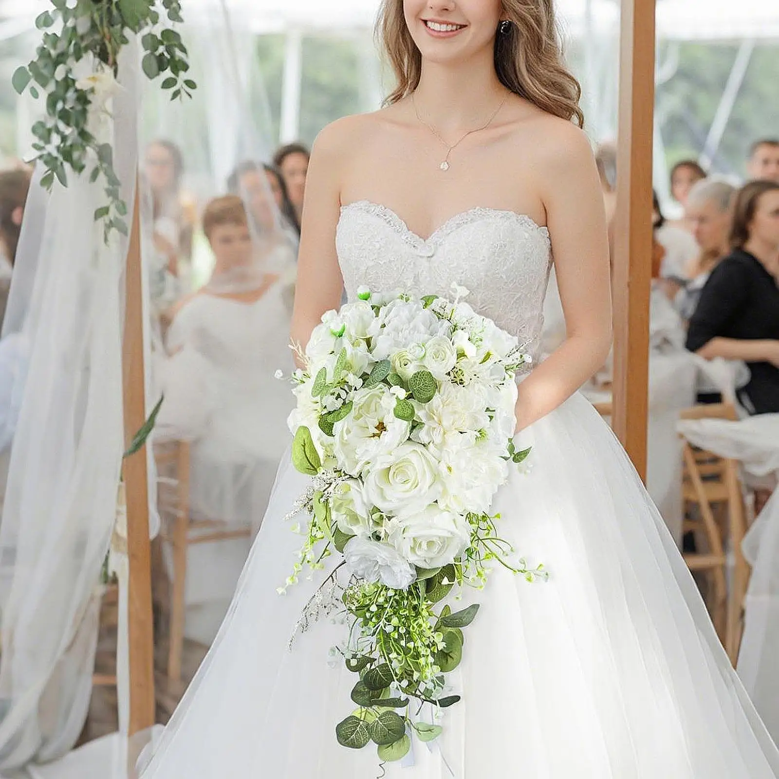 

Bridal Bouquet Cascading Waterfall Floral Silk Flowers Teardrop Handheld Bridesmaid Holding Flowers for Valentine's Day Party