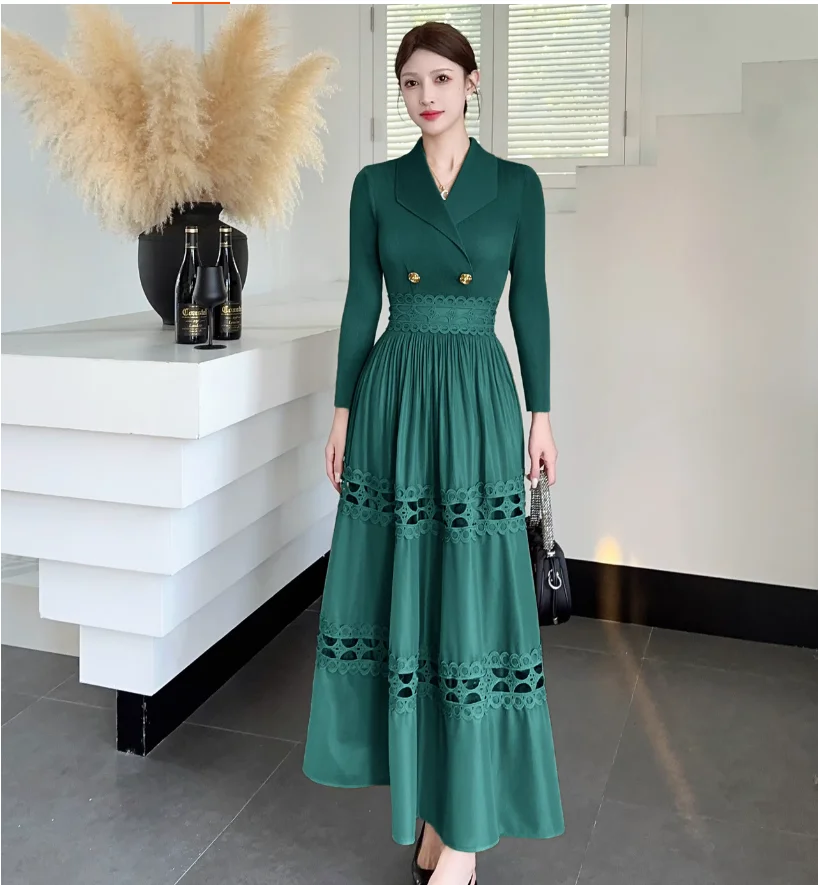 

Autumn style patchwork lace hollow pleated dress with temperament and waist cinching long skirt