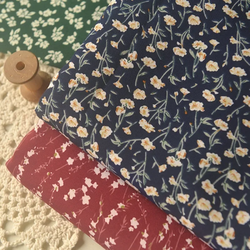 

Шифоновая ткань с цветочным принтом 130x50 см для весенних и летних классических рубашек, штор зеленого, синего и белого ткани для шитья