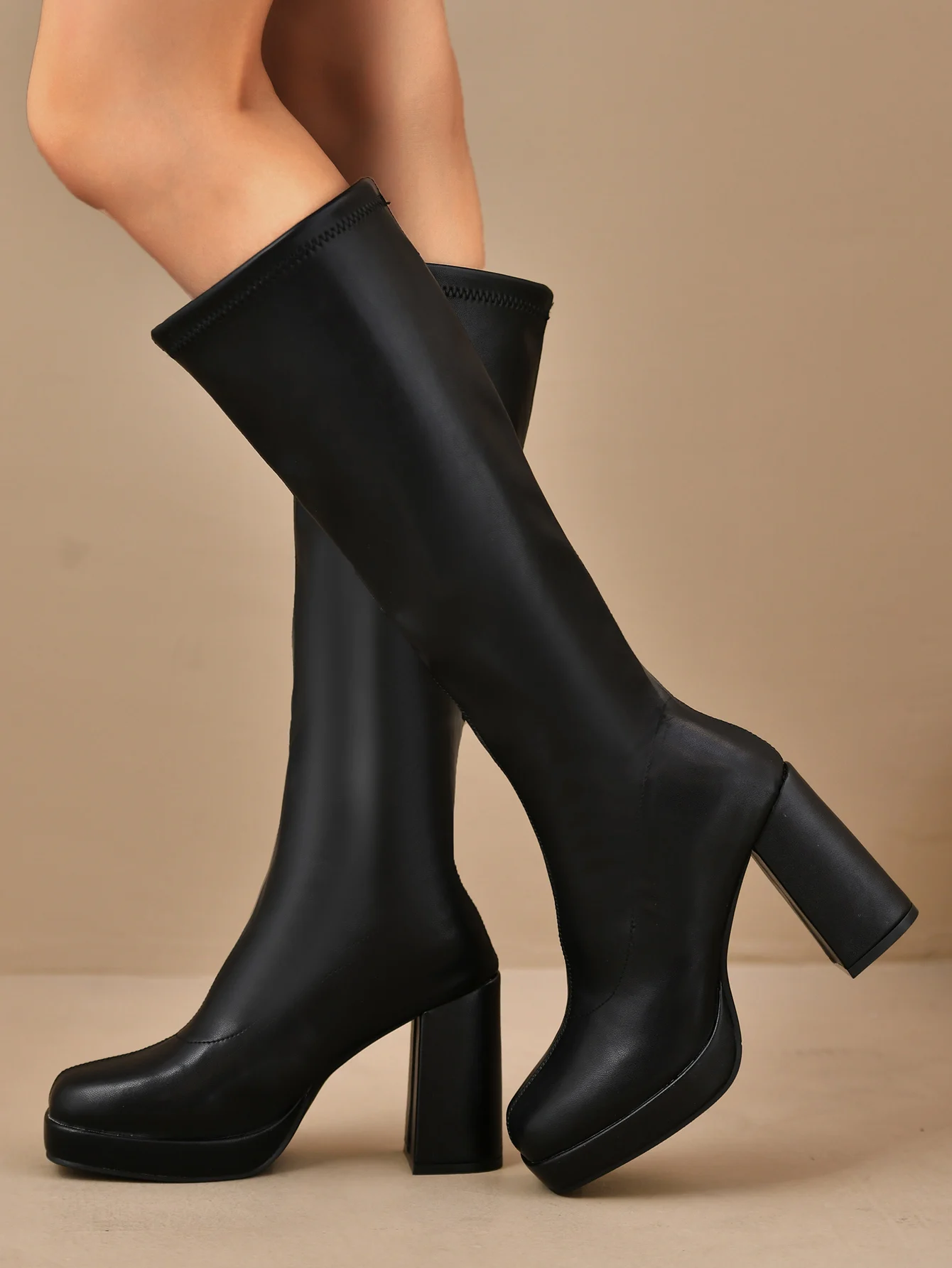 

Версия из мягкой кожи, черные непромокаемые настольные сапоги на высоком каблуке, новинка 2025, элегантные эластичные и тонкие рыцарские сапоги, женские универсальные