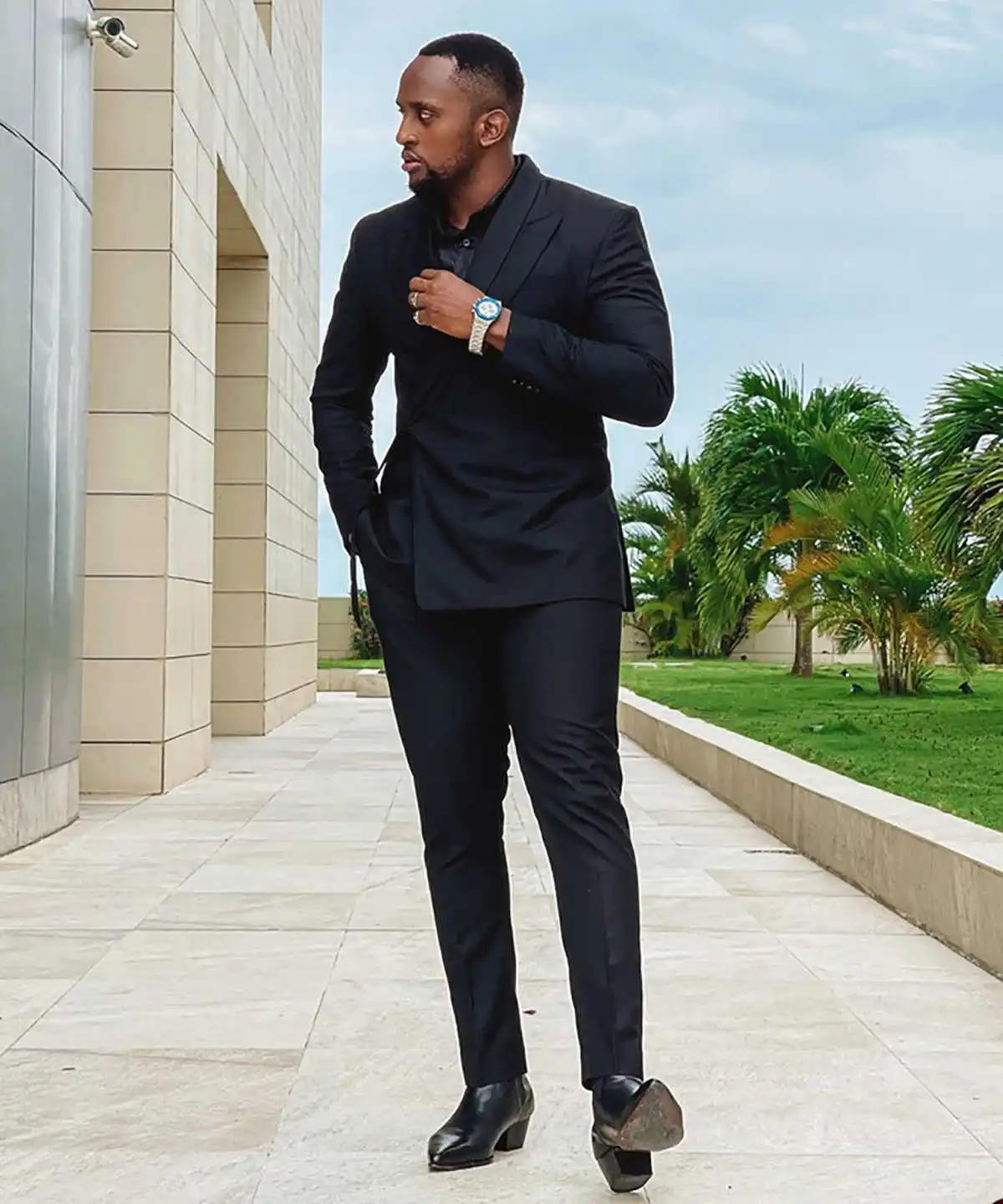 ชุดสูทผู้ชายแบบเป็นทางการ 2 ชิ้น เสื้อเบลเซอร์ กางเกง ปกโบว์ กระดุมแถวเดียว แบบมีกระดุม สำหรับธุรกิจ งานแต่งงาน งานพรอม ขนาดและสีสามารถปรับแต่งได้