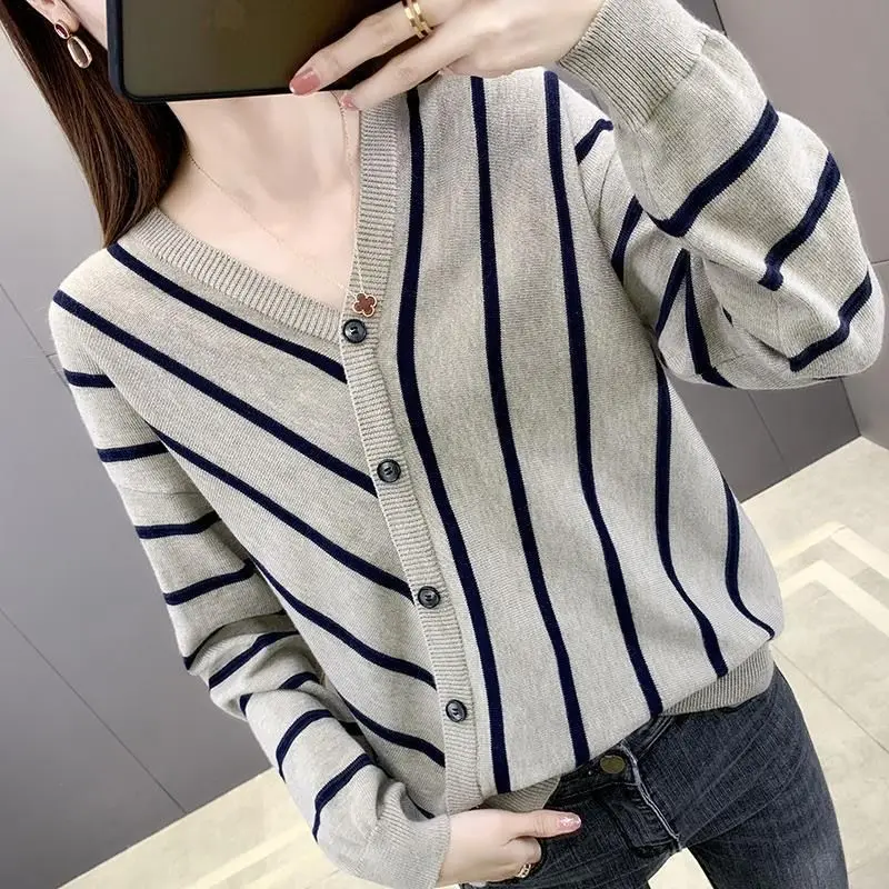 

Spring Autumn Long Sleeve Striped Button Bottoming Shirt Loose V Neck All-match Pullovers Sweaters Fashion Vintage Women Clothes