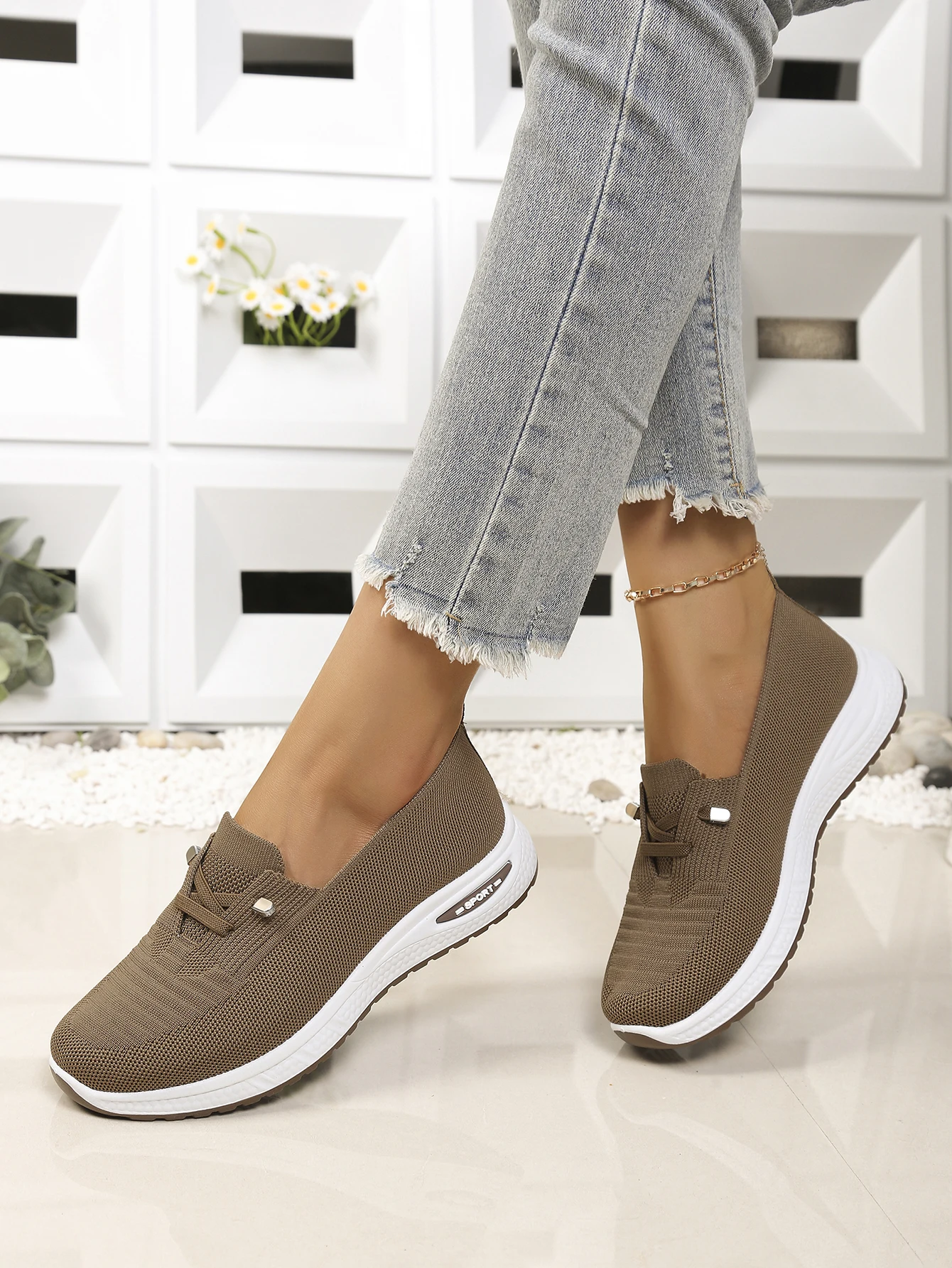Atmungsaktive Mesh-Slip-On-Freizeitsneaker für Damen, leichte Plateau-Wanderschuhe, bequeme Alltagsschuhe für Mütter, 4 Farben erhältlich – Detail 2