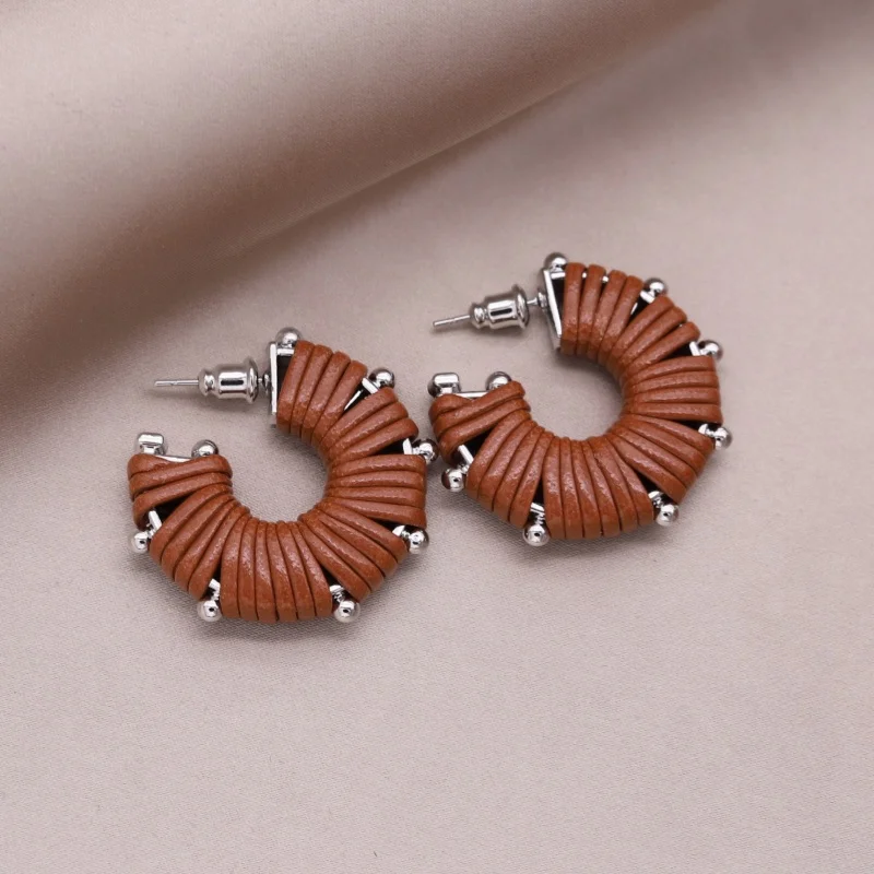 مجوهرات الأزياء الكورية الجديدة المصنوعة من الجلد المستدير المطلي بالفضة ملفوفة في الخريف والشتاء أقراط نسائية أنيقة وإكسسوارات يومية #3