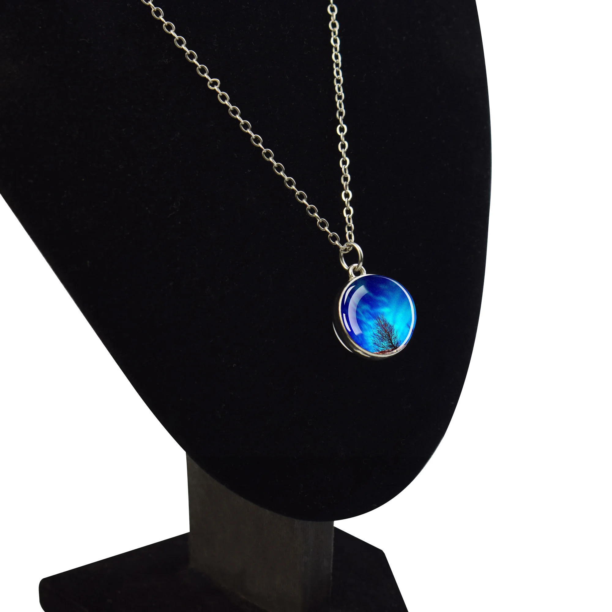 Luminous Northern Lights Necklaces Aurora Glass Ball Pendant Glow In The Dark Necklace Women Polar Lights Astronomy Jewelry Gift