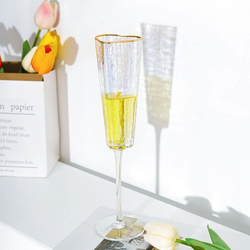 

Узор молотка Love Келих для шампанского на высоких ножках Простое и модное бытовое хрустальное стекло Цветная золотистая роспись