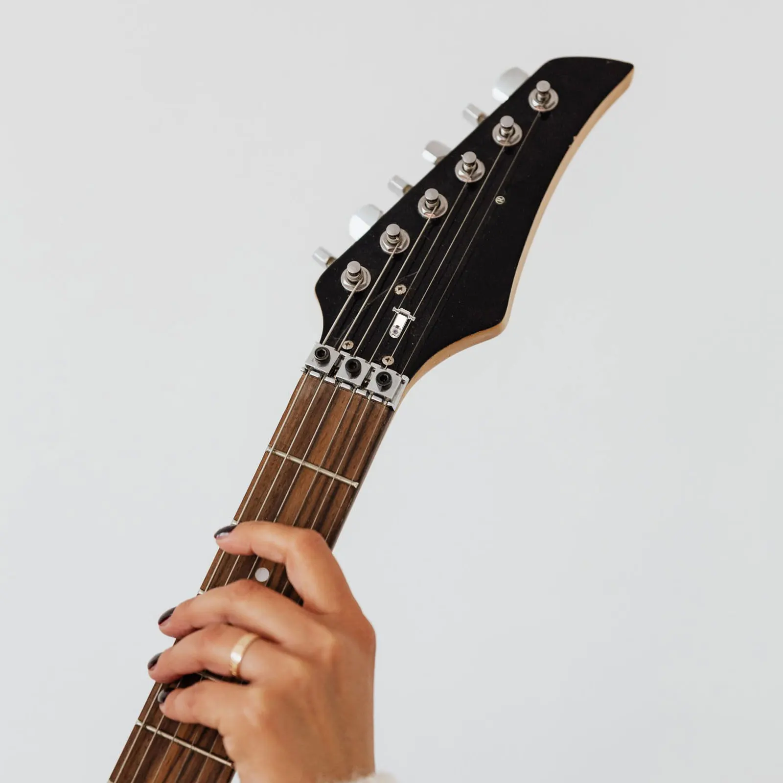 

Metal Guitar String Tree Roller Silver Parts Hardware Accessories Electric Guitar Strings Retainer Mounting Screws Long Term Use