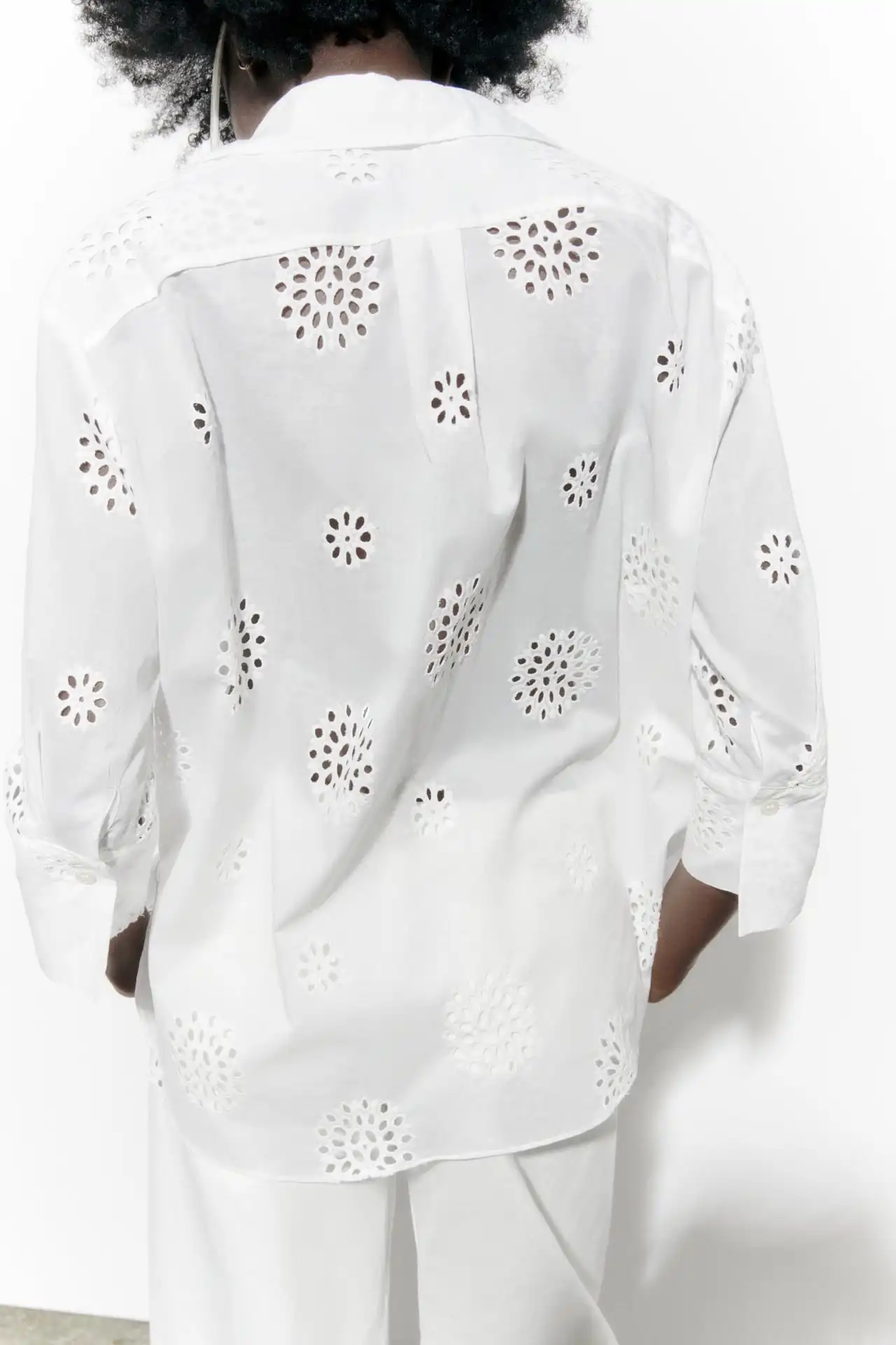 

Spring New Sle Casual Loose irt Hollow Embroidery Collar Button Decorated Multi-Purpose Spring Faion Ladies' irt