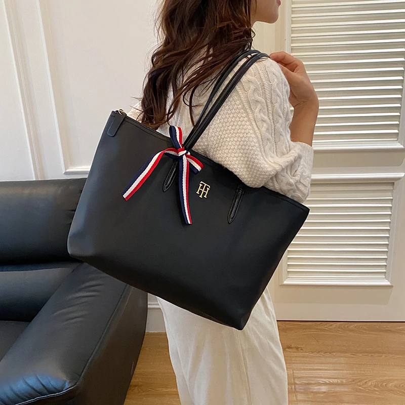 

Luxurious Design Women's Chain Shoulder Strap Bag, High-Quality Women's Zipper Handbag, Suitable For Daily Use