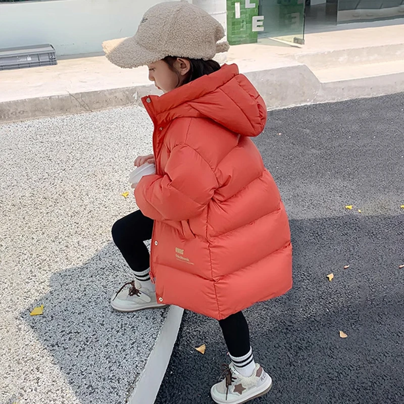 سترة شتوية عصرية جديدة لعام 2025 للفتيات بتصميم طويل سترة واقية سميكة ودافئة بقلنسوة لعمر 4-14 سنة للفتيات المراهقات والأطفال سترة سفلية