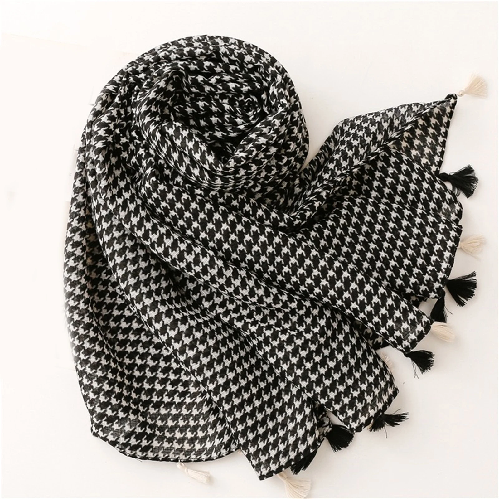 Seasonal 180 * 90cm Sandproof Shawl Women\'s Thin Cotton and Hemp Scarf Outdoor New Tassel Bandanna Popular Sunscreen Beach Scarf