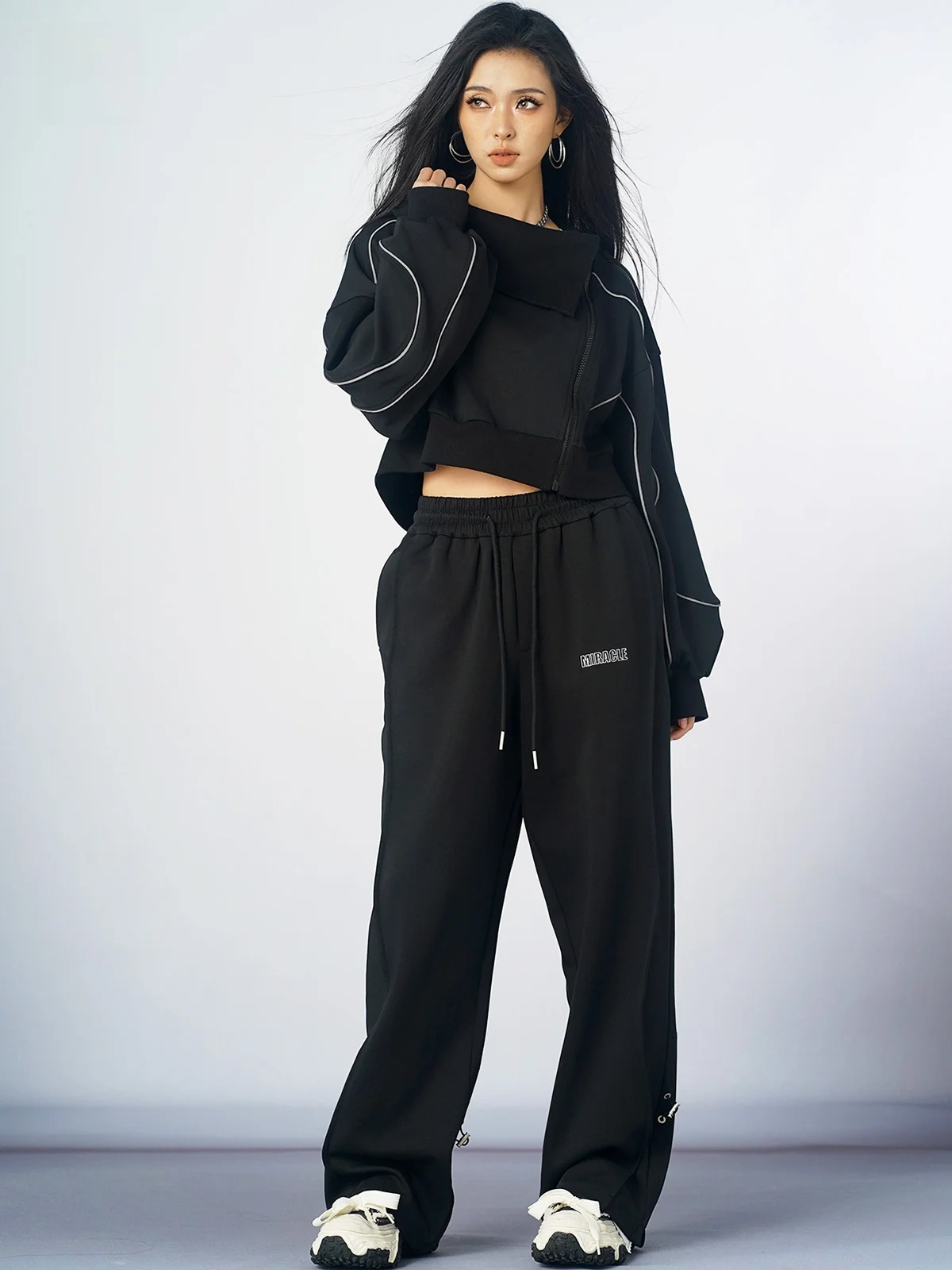 

Брюки прямого кроя Slim Fit, однотонные, из трикотажного хлопка и полиэстера, универсальные, повседневные, спортивные.