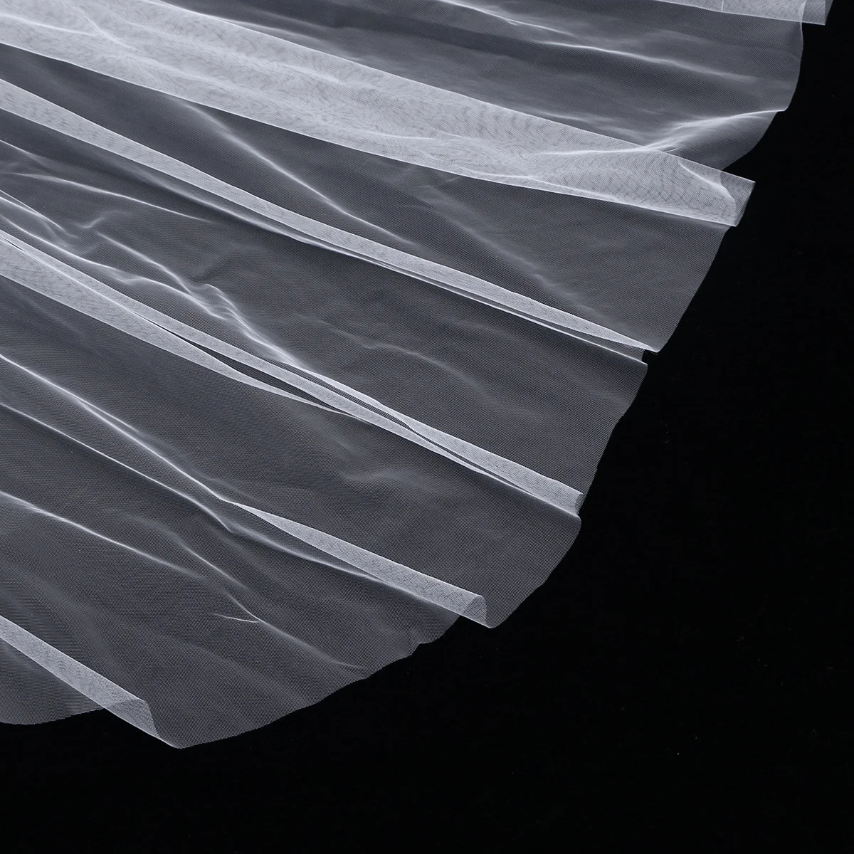 シンプルな純白のロングウェディングベール ブライダルベール コーム付き 簡単に着用できるブライダルヘアアクセサリー ウェディングベール