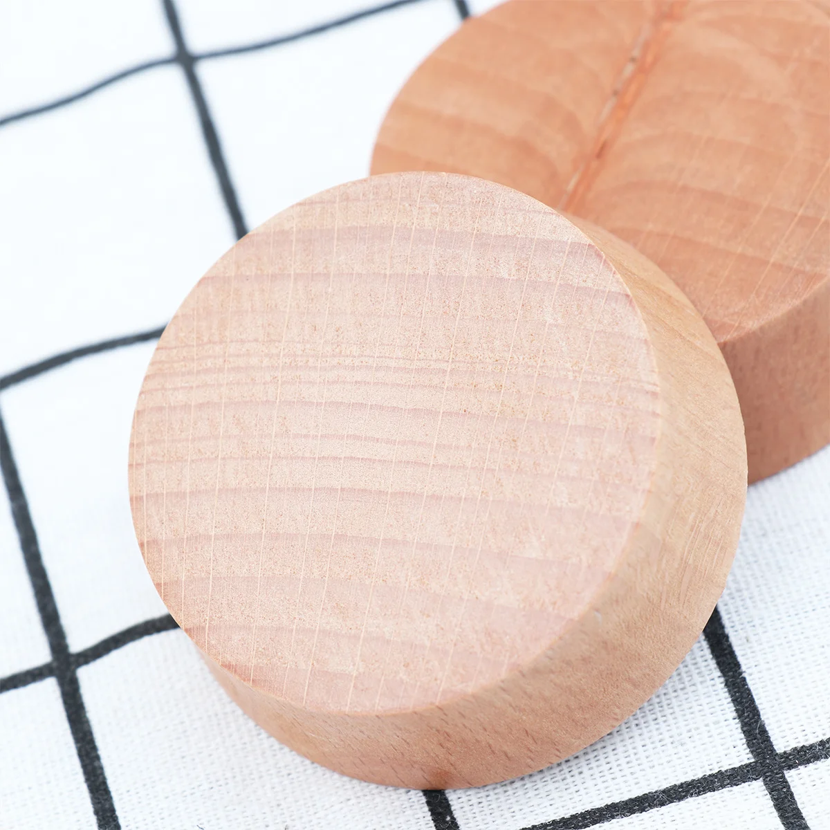 

4Pcs Round Sauce Dishes Solid Wood Retro Dipping Plates for Home Kitchen Bbq Picnic Small Seasoning Bowls Dipping Plates