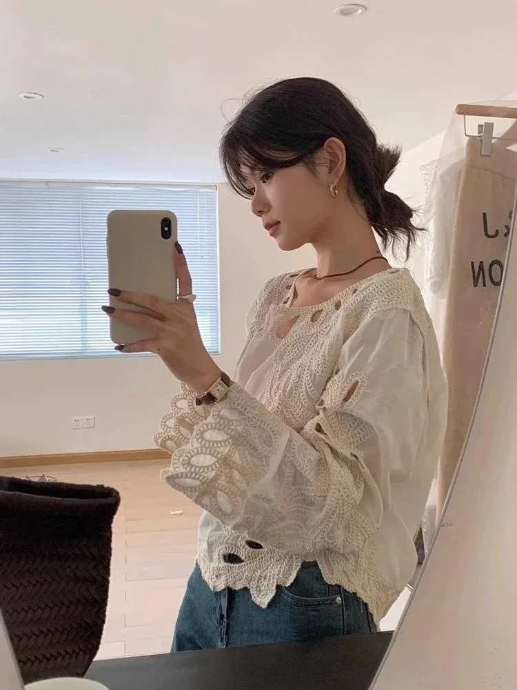 

Korean Embroidery Hollow Out Blouse Women Clothes Long Sleeve All Match Tshirts Vintage Chic Loose Fashion Blouses Ropa Mujer