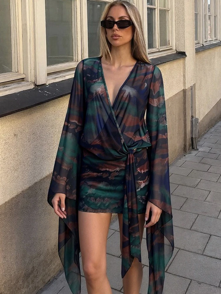 Sisterlinda Atrakcyjna siateczkowa mini sukienka Sexy Sheer Coquette V-neck Długi rękaw bez pleców Vestidos Kobieca sukienka Midnight Party Bodycon