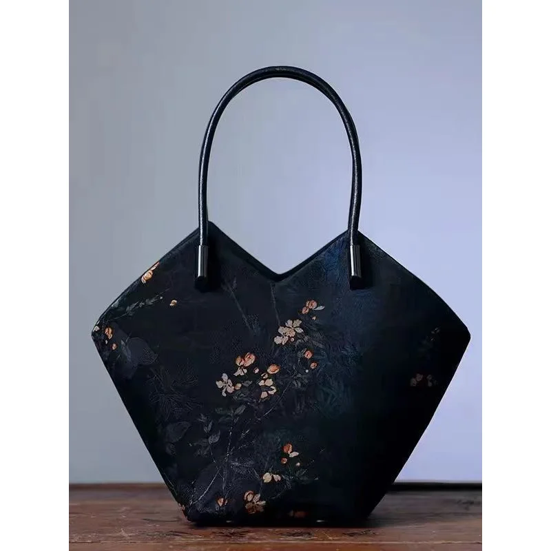 

2024New National Style New Style Handmade Xiangyun Yarn Handbag Women's Special-Interest Design Portable Vegetable Baske