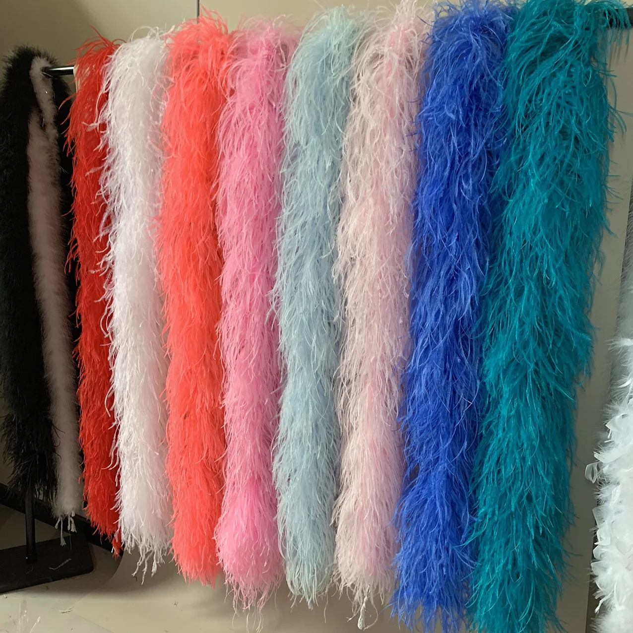 

2 Meter/15-20 cm Ostrich Feathers Boas 6 Layers Shawl Scarf High Quality Fluffy Ostrich Plume for Wedding Party Dress Boas Decor