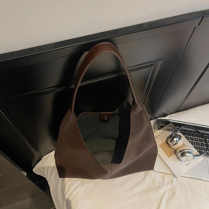 LEFTSIDE 2025 겨울 럭셔리 디자이너 PU 가죽 핸드백 및 지갑 여성용 호보백 트렌드 브랜드 솔리드 컬러 숄더백