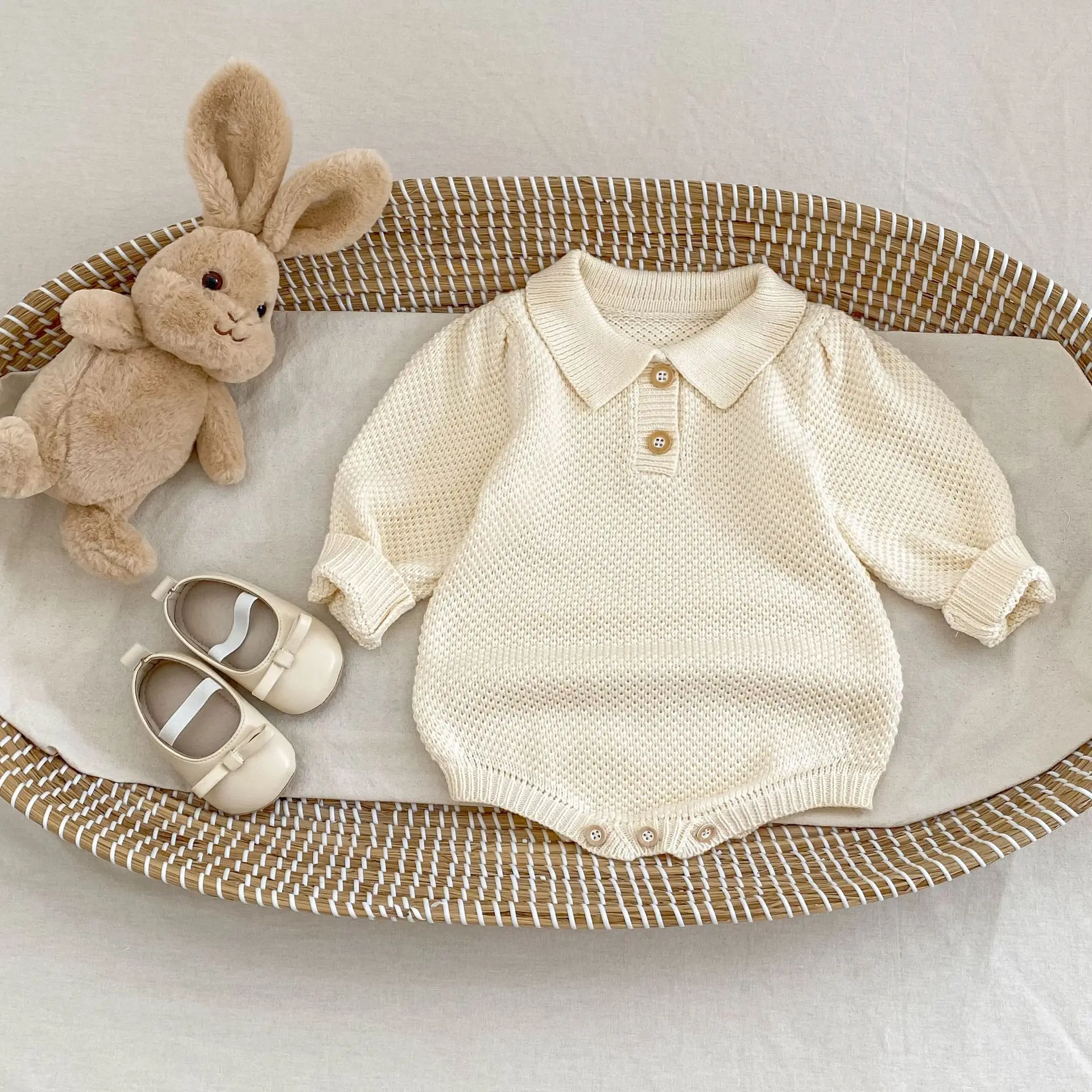 

New autumn clothing for infants aged 0-3, small square neck knitted long sleeved soft apricot jumpsuit for baby girls and boys