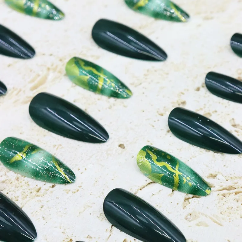 24 قطعة من الأظافر المزيفة باللون الأخضر الداكن للفتيات، طرف أظافر صناعية لاصق قابل لإعادة الاستخدام مع غراء متضمن ضغط أكريليك متوسط الطول على الأظافر
