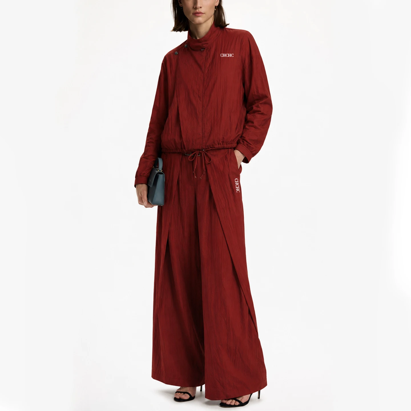CH Damen Zweiteiliges Outfit mit Stehkragen, Kurzer Jacke mit Kordelzug, Weit geschnittene Hose mit Gürtel, Buchstabendruck, Lässiger Sportanzug – Detail 5