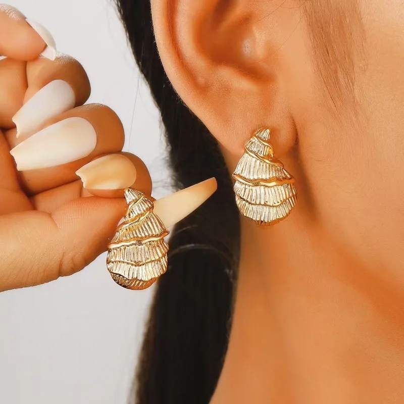 

Korea New Fashion Spiral Patterned Conch Stud Earrings for Women Trendy Shell Earring Beach Vacation Jewelry Gifts
