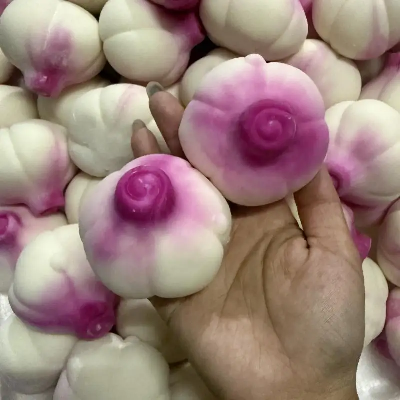 Creative Simulation Garlic Head Pinch Music Vegetable Vent Ball Super Soft Feel Office Tricky Ornament Decompression Toy