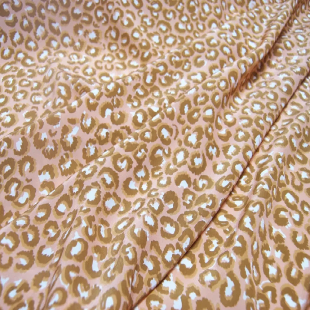Modern Sexy Leopard Printed Best Quality 100% Pure Silk Crepe de Chine Fabric for Best Lady Queen Charming Clothes Shirt