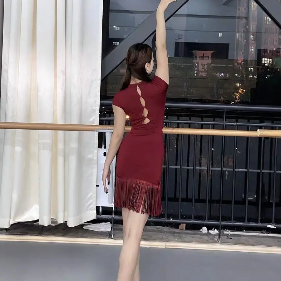 2025 الصيف اللاتينية فستان رقص مجموعة ملابس التدريب النساء الأسود هامش تنورة رقص تشا تشا رومبا الملابس الرقص دعوى ارتداءها