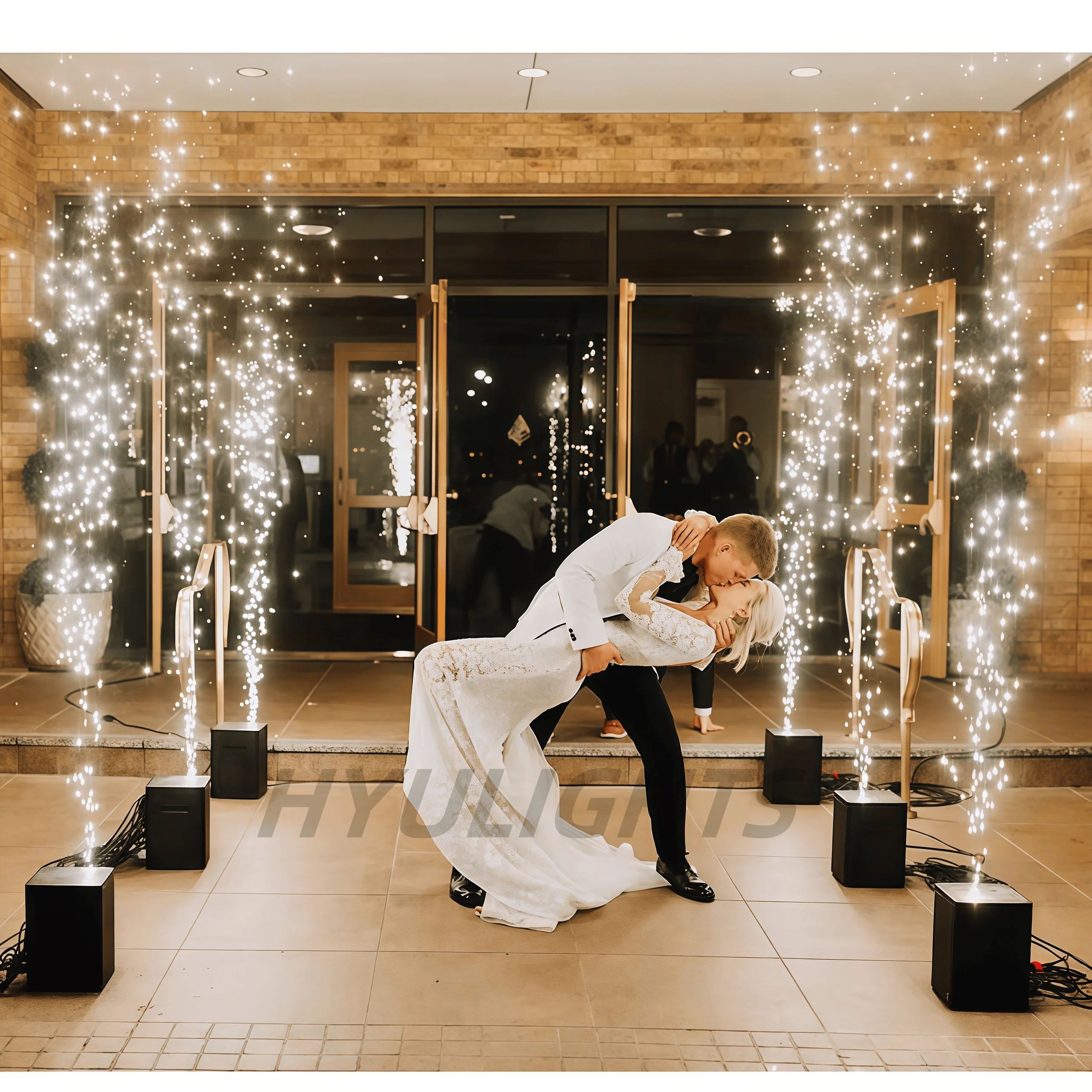 4 قطعة/الوحدة 700 واط آلة شرارة الباردة DMX512 ديسكو المرحلة المعدات الباردة سباركلرز لحفل الزفاف الحدث الكنيسة DJ نادي