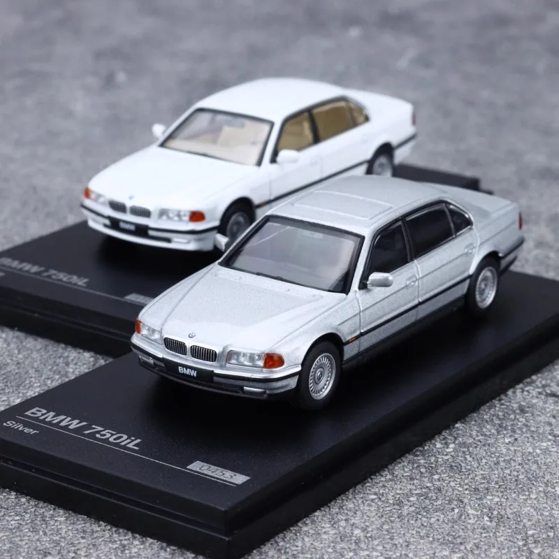 1:64 E38 750iL voiture argent/blanc, modèle de voiture en alliage moulé sous pression, cadeau d'anniversaire pour enfants, jouet pour adolescents, article décoratif.