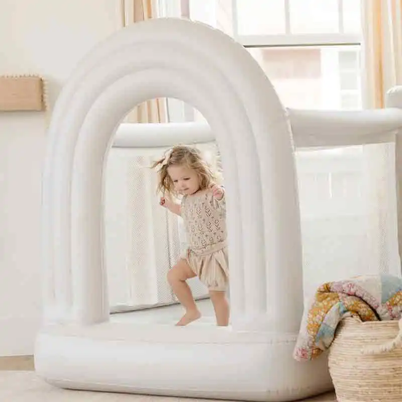 Regenboog springkasteel voor kinderen van 1-6 jaar oud Opblaasbaar springkasteel met ventilator Mini kinderspeelhuisje Binnen Buiten Peuterspeelgoed