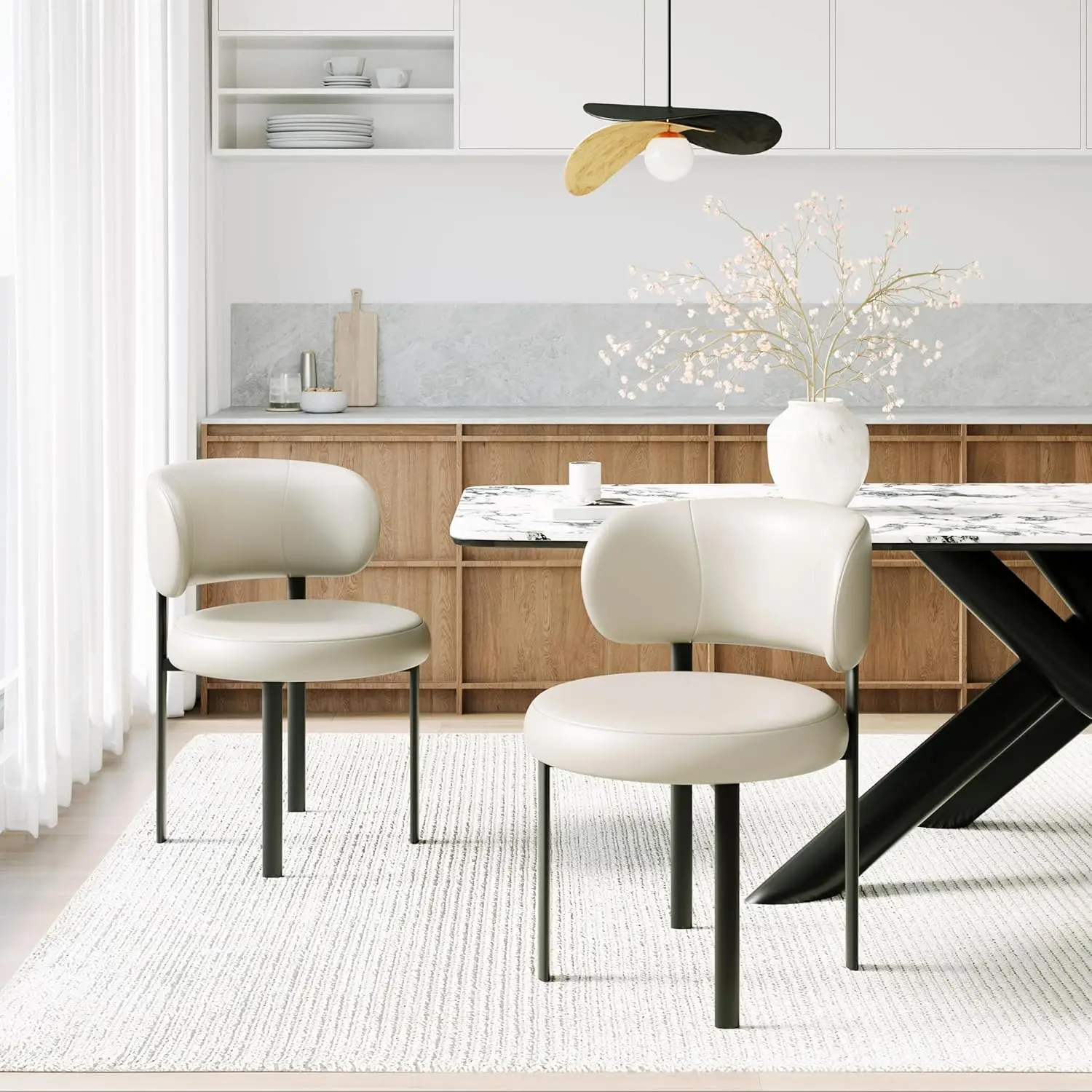 

Комплект из 2 кожаных обеденных стульев в стиле Mid-Century Modern, с мягкой обивкой, металлическими ножками и возможностью индивидуального заказа