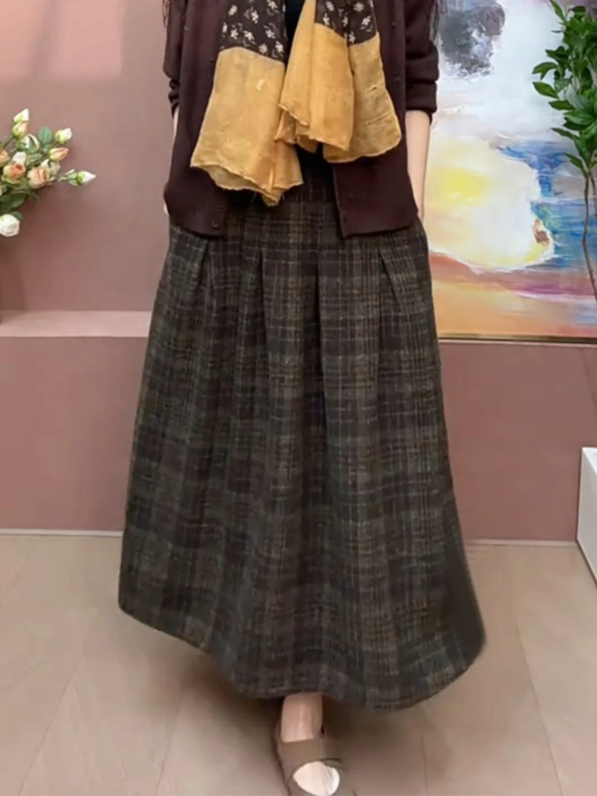 Spódnica midi w kratę z elastyczną talią, vintage, z wysokim stanem, o kroju litery A, wyszczuplająca, do pracy, dla figury typu gruszka.