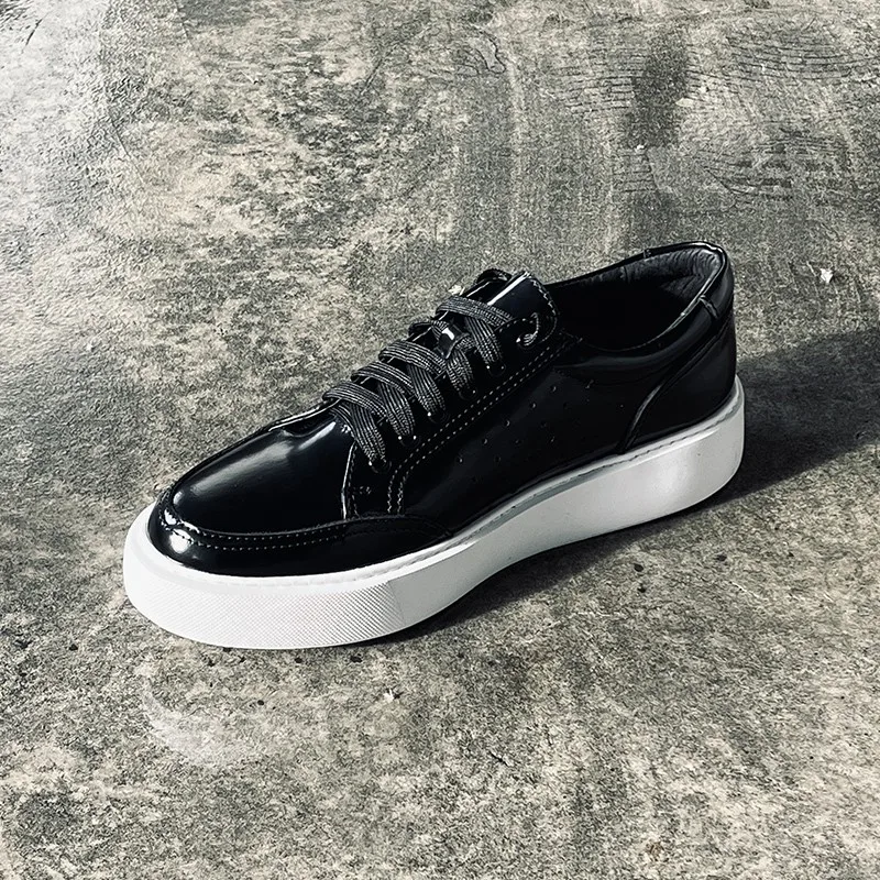 JINIWU 2026 Autumn Winter Men Oil Black Board Shoes Classic Lace-up Versatile Street Style Genuine Leather Sneakers