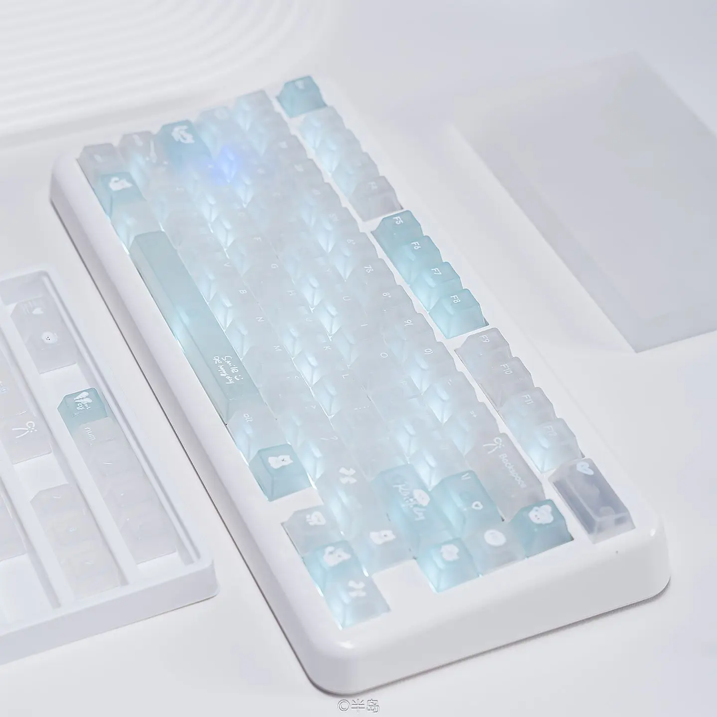 Frosted Translucent Keycaps Top-Printed Blue Pink Cute Bear  RGB Backlit Keycap Set for Mechanical Keyboard Cherry MX Keycaps