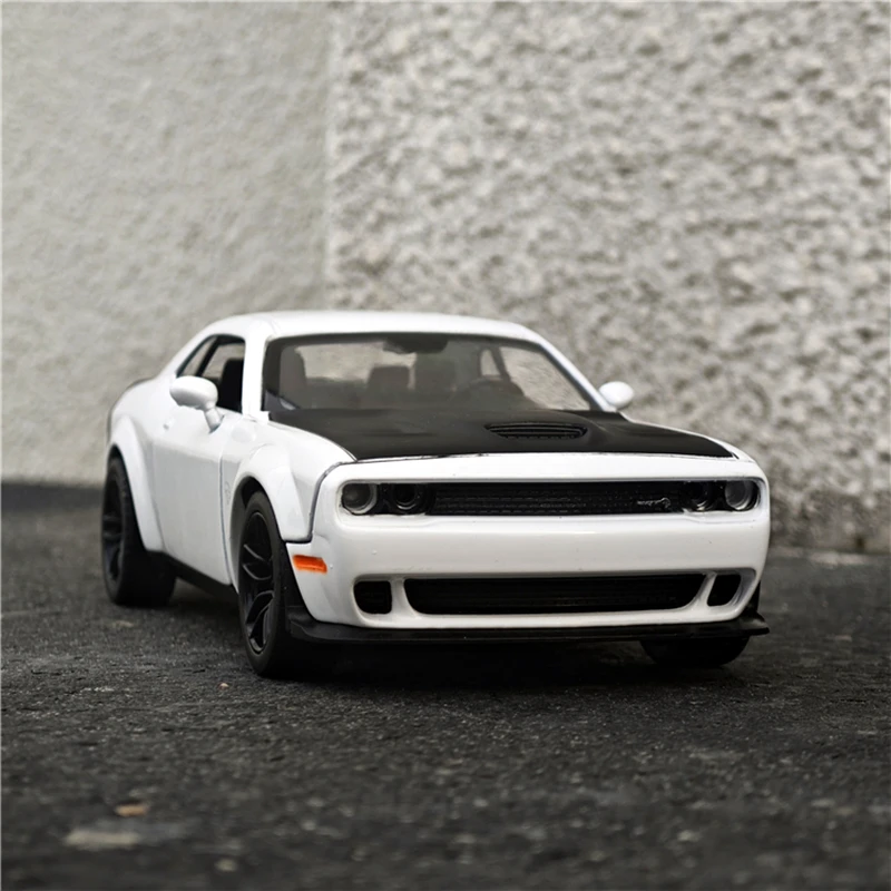 

1/24 DODGE Challenger Hellcat SRT, модель спортивного автомобиля из сплава, литье под давлением, металлический гоночный автомобиль, модель автомобиля, имитация детских игрушек, подарок
