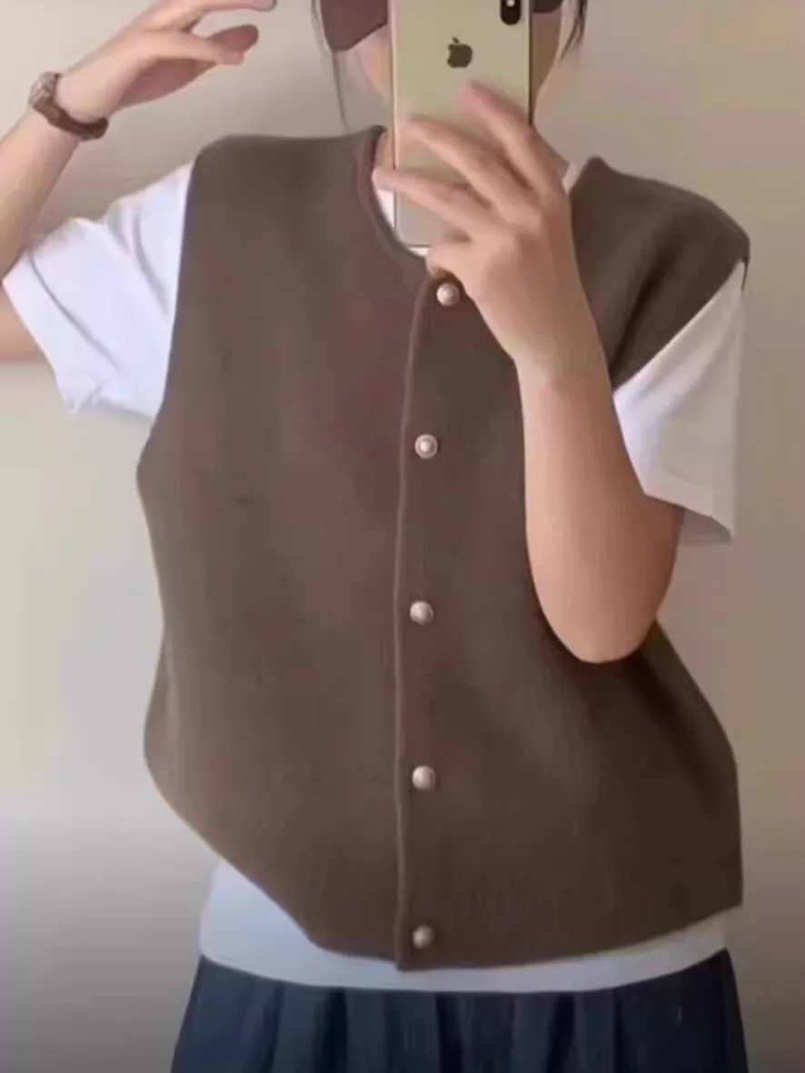 

Вязаный жилет с одной пуговицей и золотыми пуговицами, женские осенние и зимние топы на складе, универсальная модель локомотива из искусственной кожи