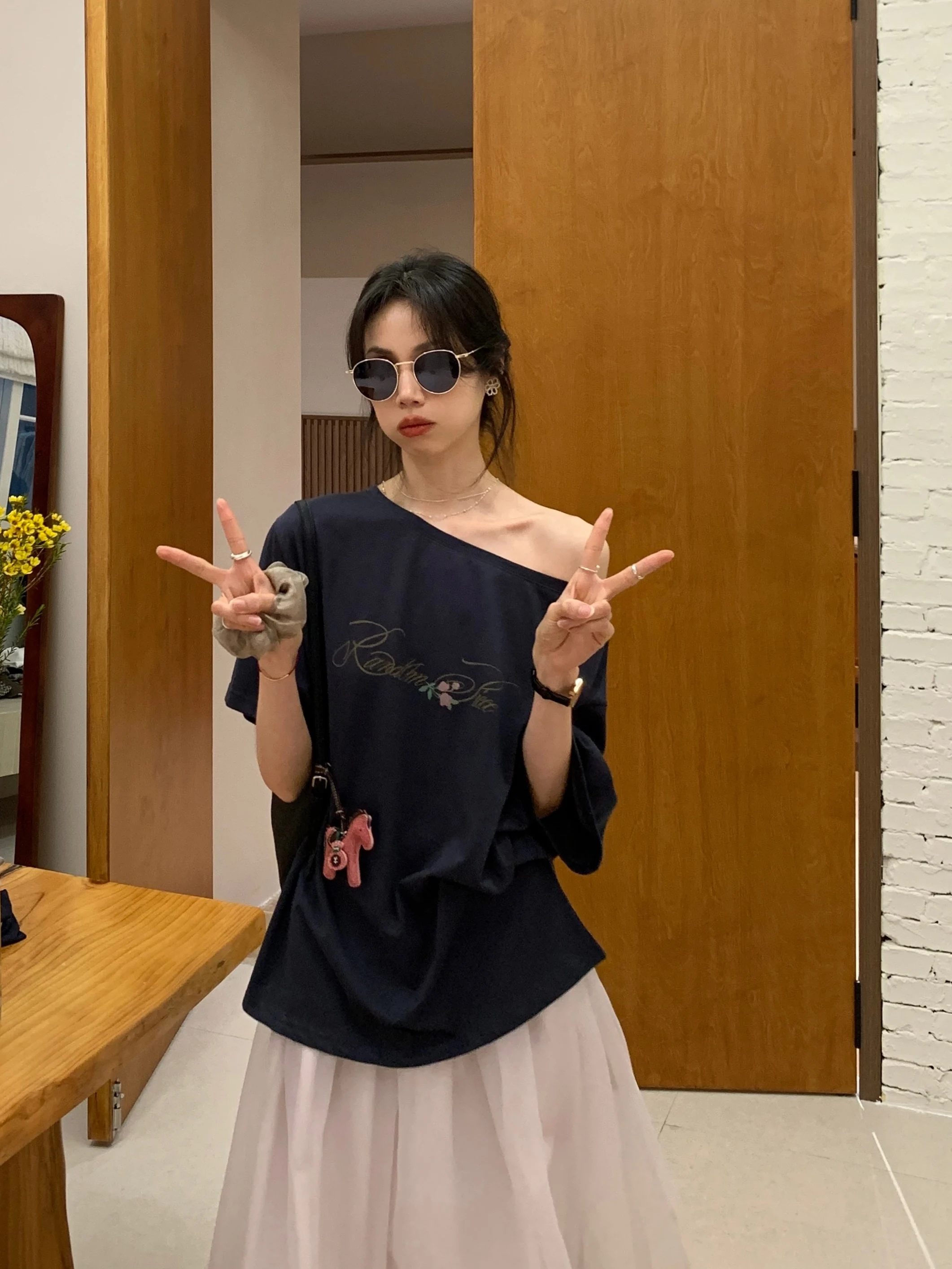 

Корейская футболка BRIVIN синего цвета с принтом на плечах, женская повседневная свободная футболка, модный новый дизайн